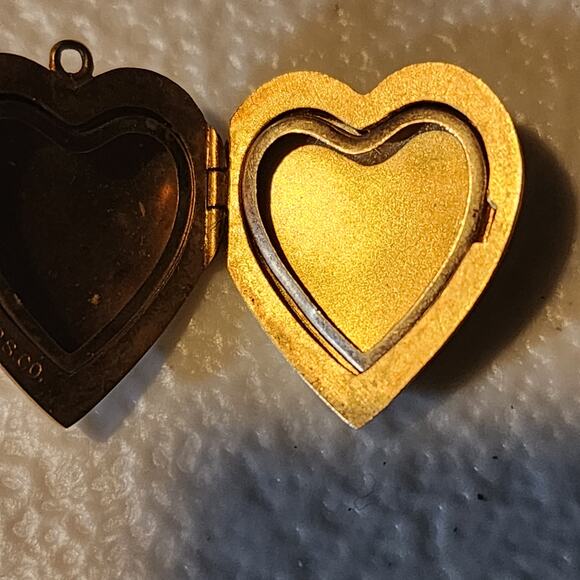 Vintage WWII USMC Heart Locket 10K Gold Filled Providence Stock Co Sweetheart - Picture 2 of 7